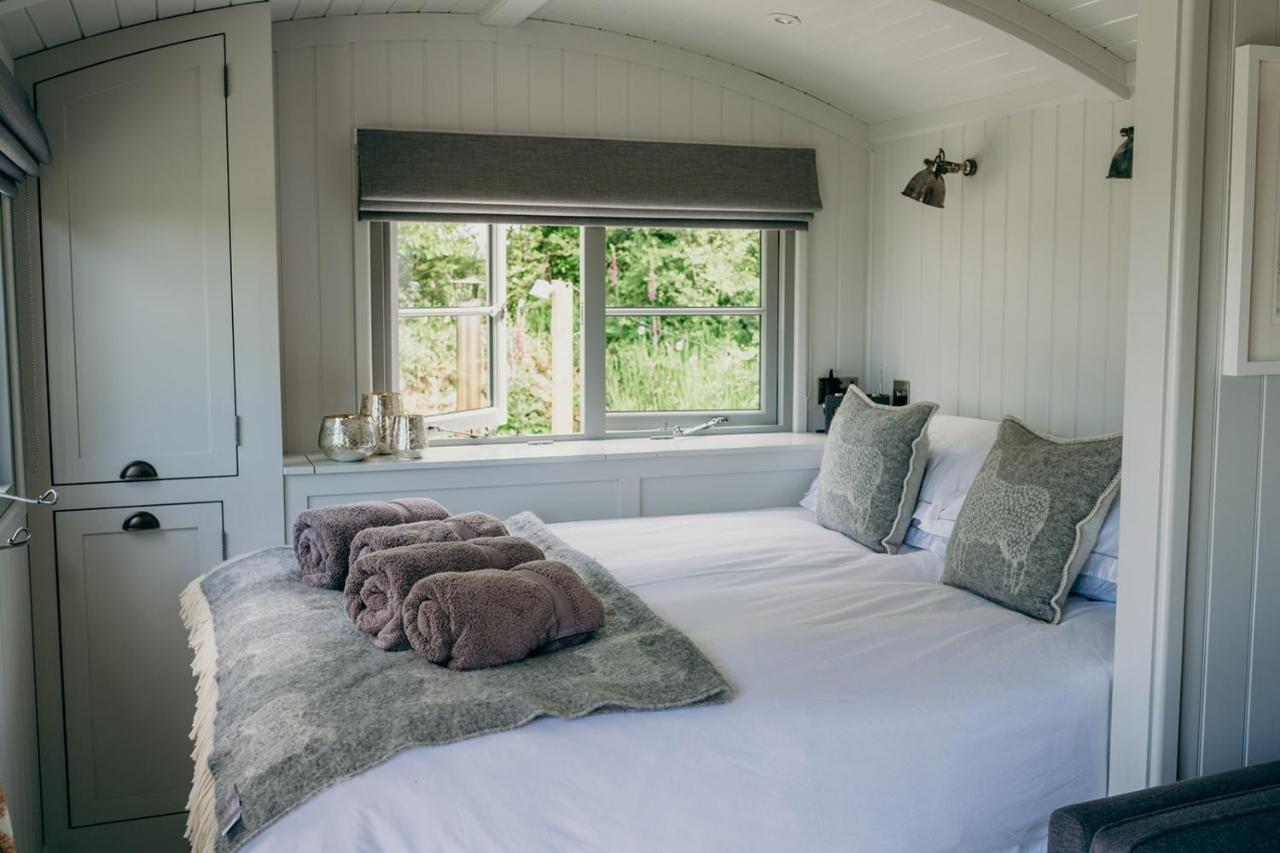 Blatchford Briar - Award Winning Private Shephards Huts With Their Own Secluded Hot Tubs Milton Abbot Exteriér fotografie