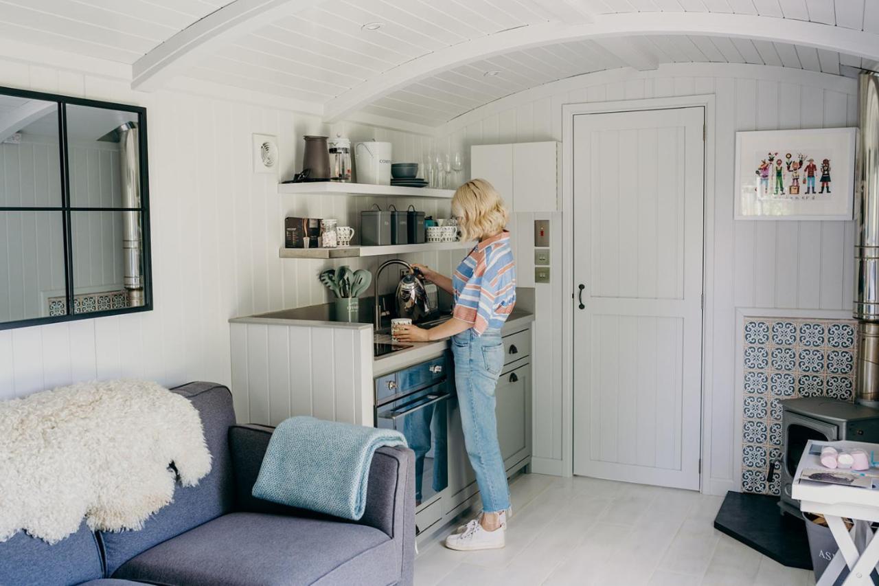 Blatchford Briar - Award Winning Private Shephards Huts With Their Own Secluded Hot Tubs Milton Abbot Exteriér fotografie