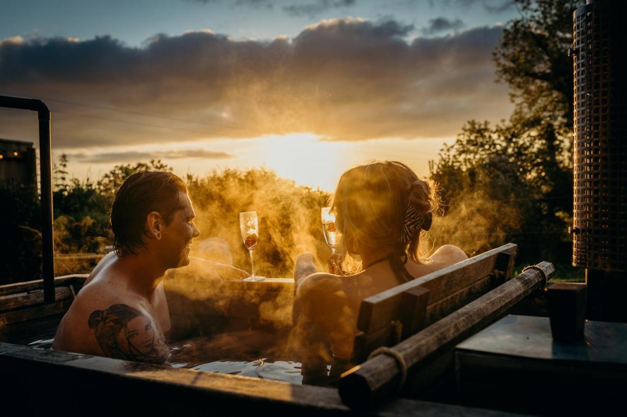 Blatchford Briar - Award Winning Private Shephards Huts With Their Own Secluded Hot Tubs Milton Abbot Exteriér fotografie