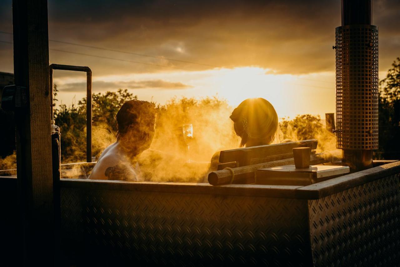 Blatchford Briar - Award Winning Private Shephards Huts With Their Own Secluded Hot Tubs Milton Abbot Exteriér fotografie