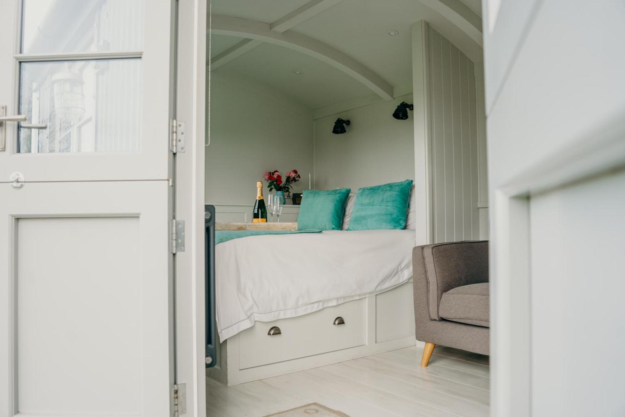 Blatchford Briar - Award Winning Private Shephards Huts With Their Own Secluded Hot Tubs Milton Abbot Exteriér fotografie